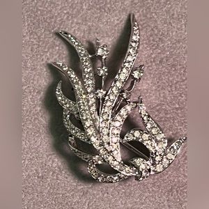 Vintage silver tone art deco piece-with diamond fake stones spread like leaves